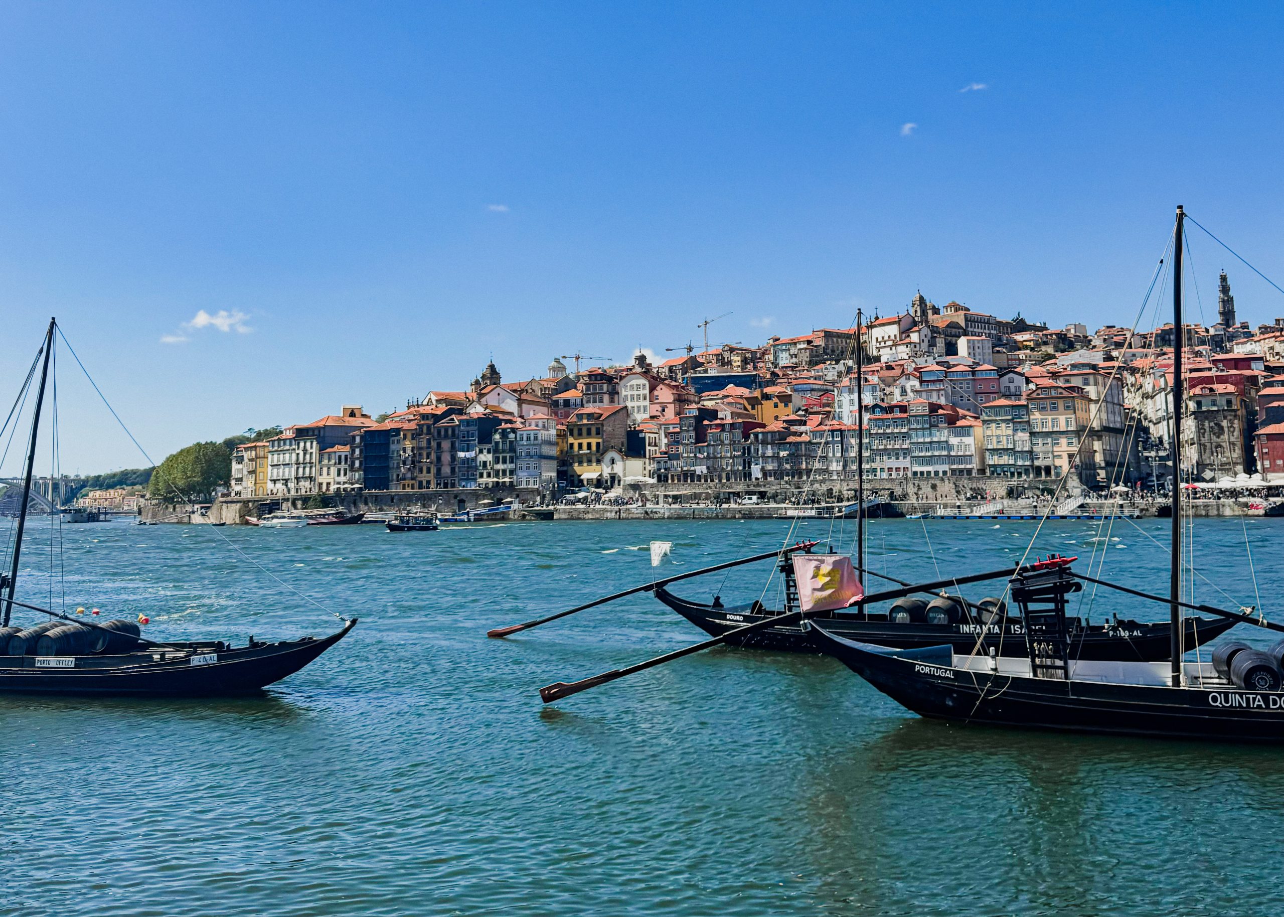 As cores de Portugal: uma jornada visual revelando histórias de um intercâmbio